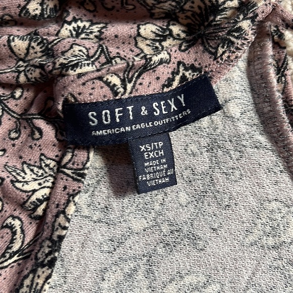 Paisley print American eagle soft and sexy long sleeve. - Picture 3 of 3